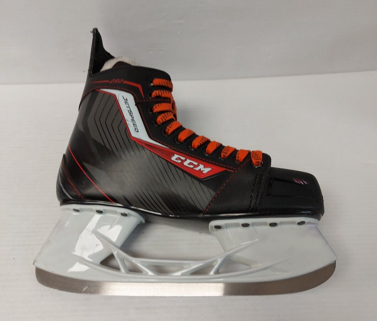 (N81871-1) CCM Jet Speed Taille : 8 patins de hockey