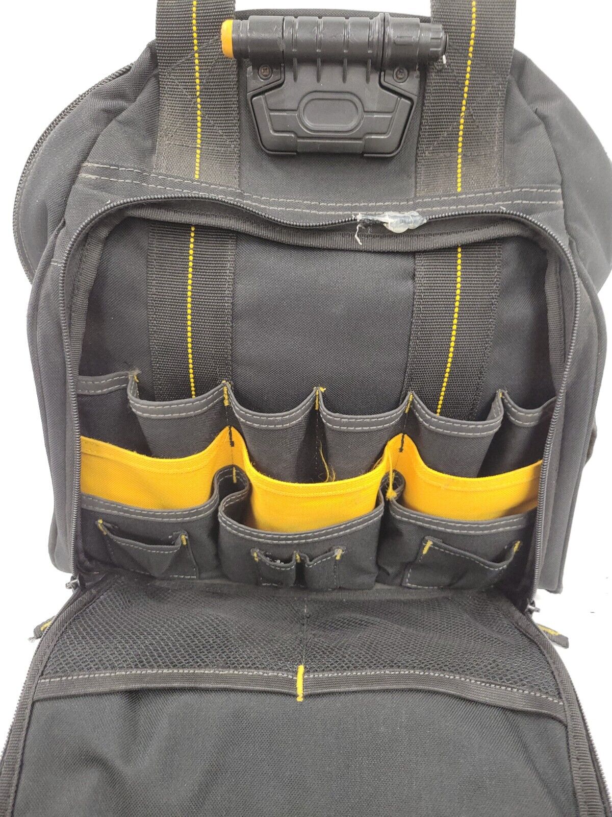 (65132-1) Dewalt 1 Zipper Tool Bag