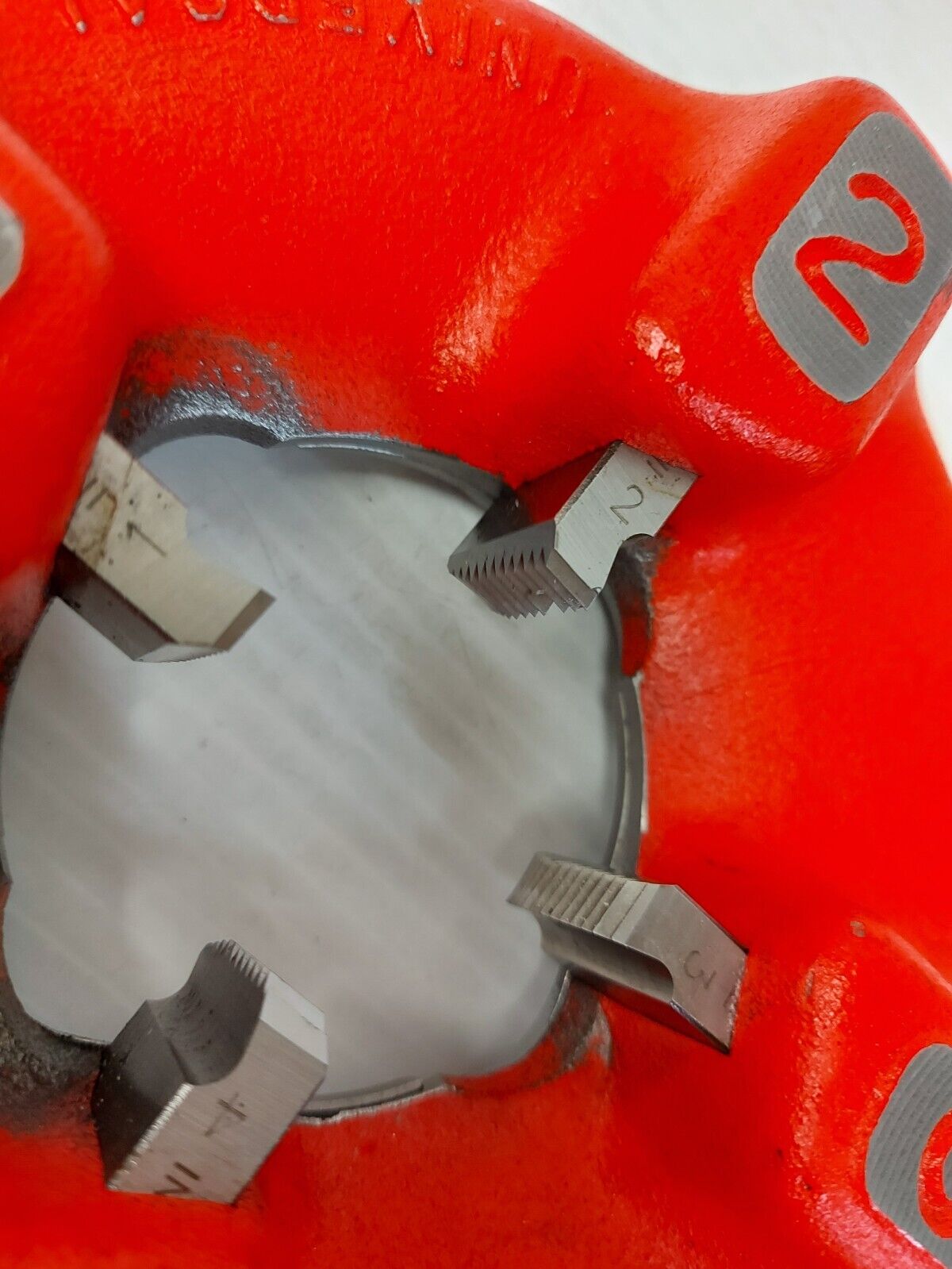 (N82328-1) Ridgid Tools NO.811A Tête de filière de graissage universelle à ouverture rapide droite