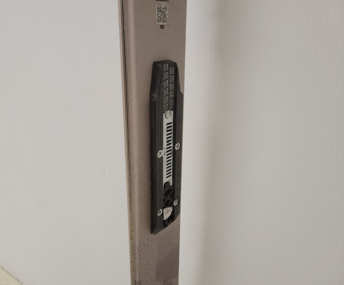 47000300