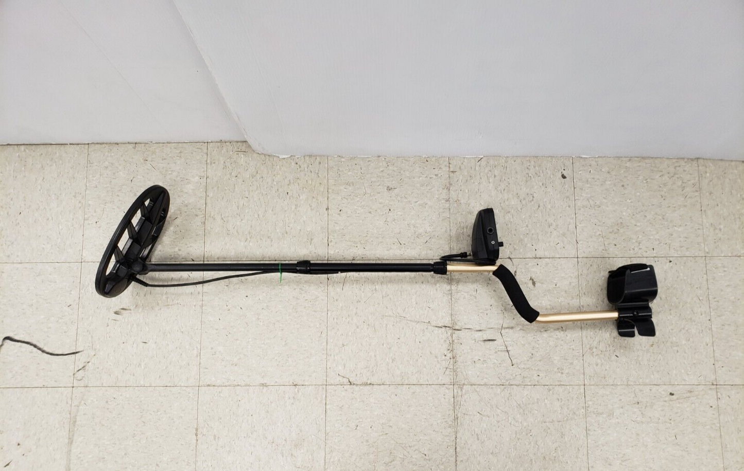 (68377-1) Fisher Gold Bug Pro Metal Detector