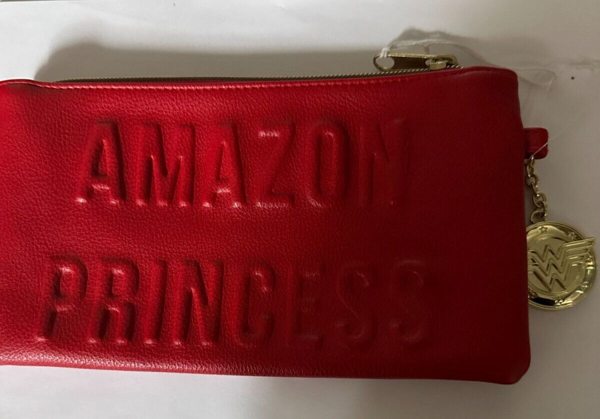 (LUP) Wonder Woman Amazon Princess Red Wristlet With Charm