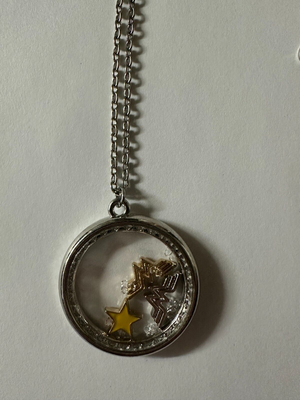 (LUP) Wonder Woman Charm Shaker Necklace