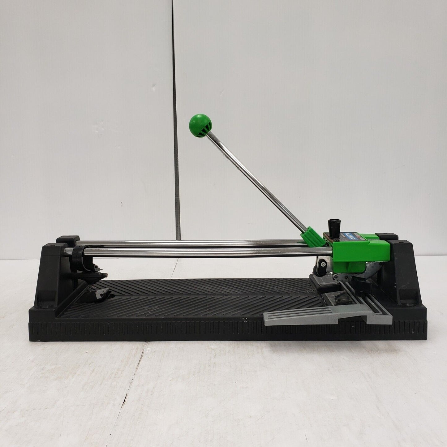 (31968-8) Plas Plugs Tire Cutter