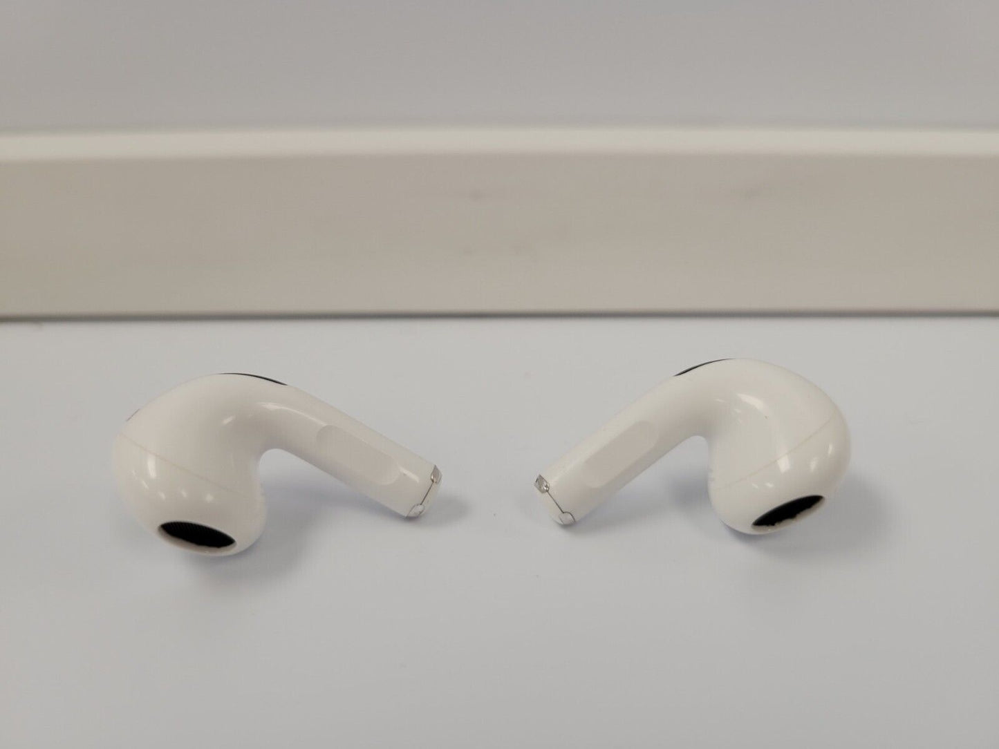 (67649-1) Apple A2566 AirPods