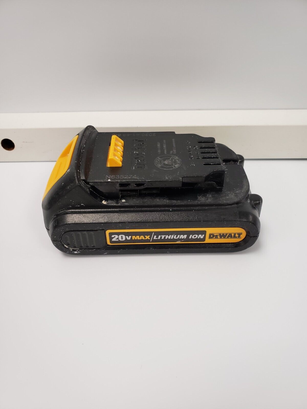 (I-36241) Dewalt DCB201 Battery-1.5 Ah