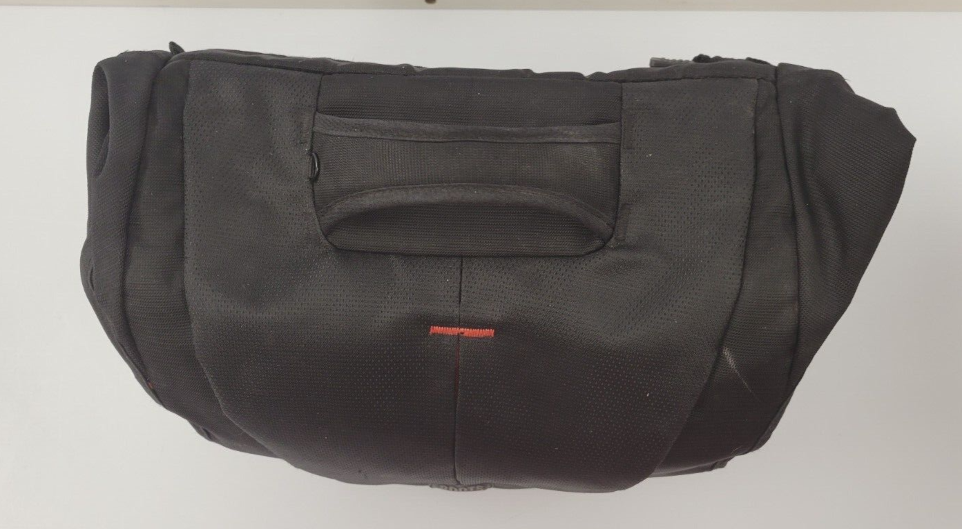 (I-36200) Roots Camera Bag