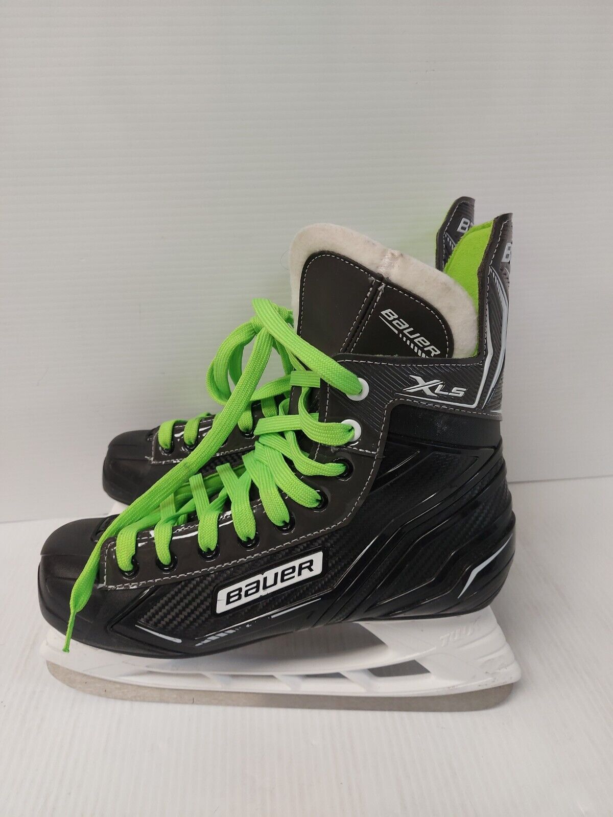 (N86300-1) Bauer XLS Hockey Skates