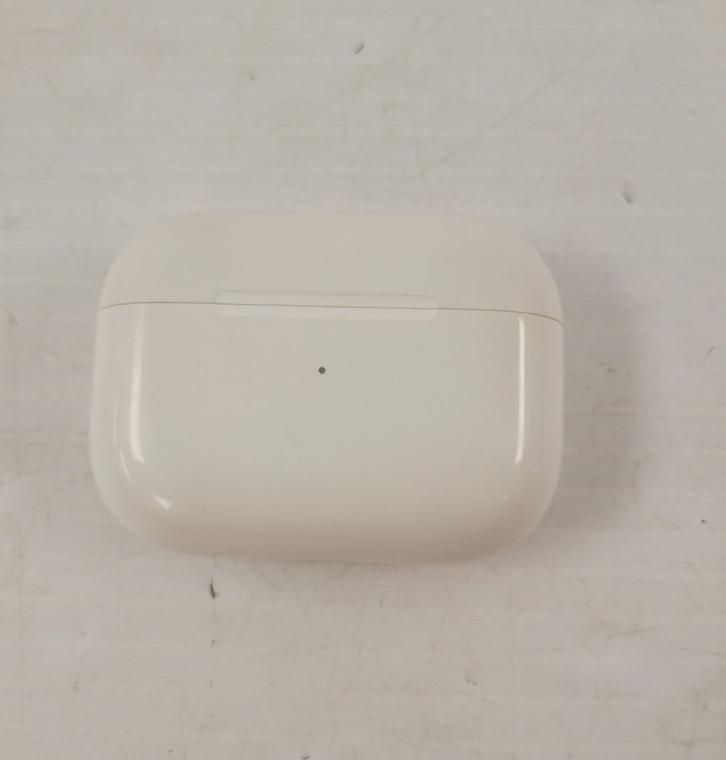 (63267-1) Apple A2968 Air Pods Pro 2