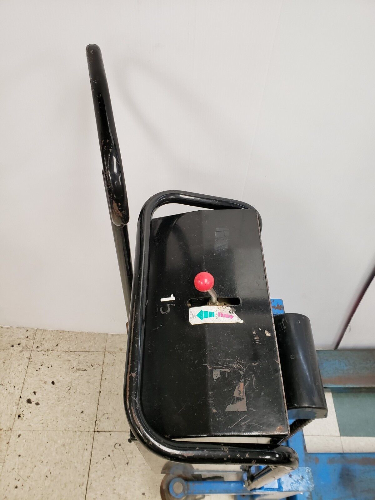 (I-33787) Bishamon LV100E Fork Lift