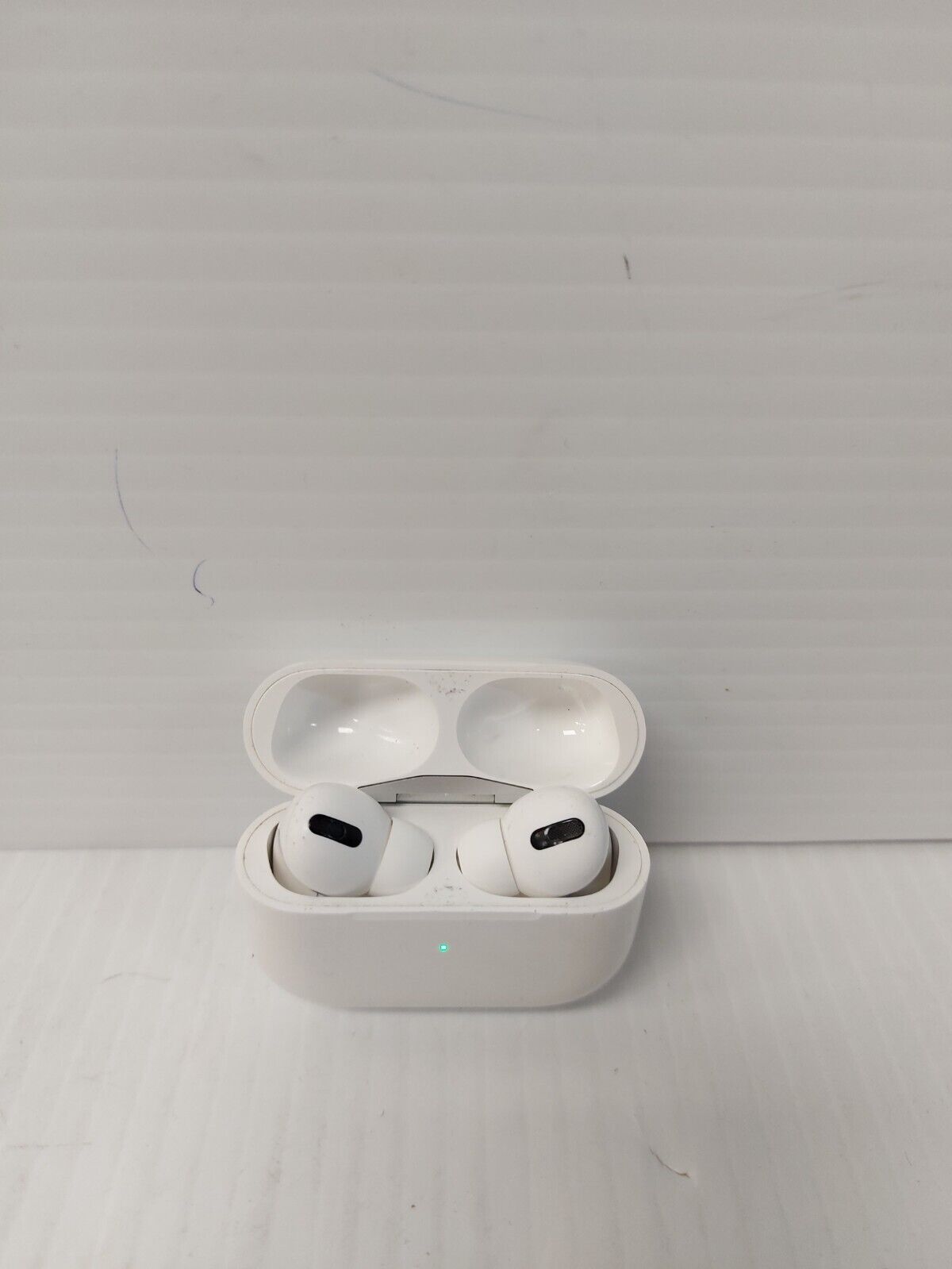 (N86603-3) Apple A2190 Gen 2 Pro Airpods