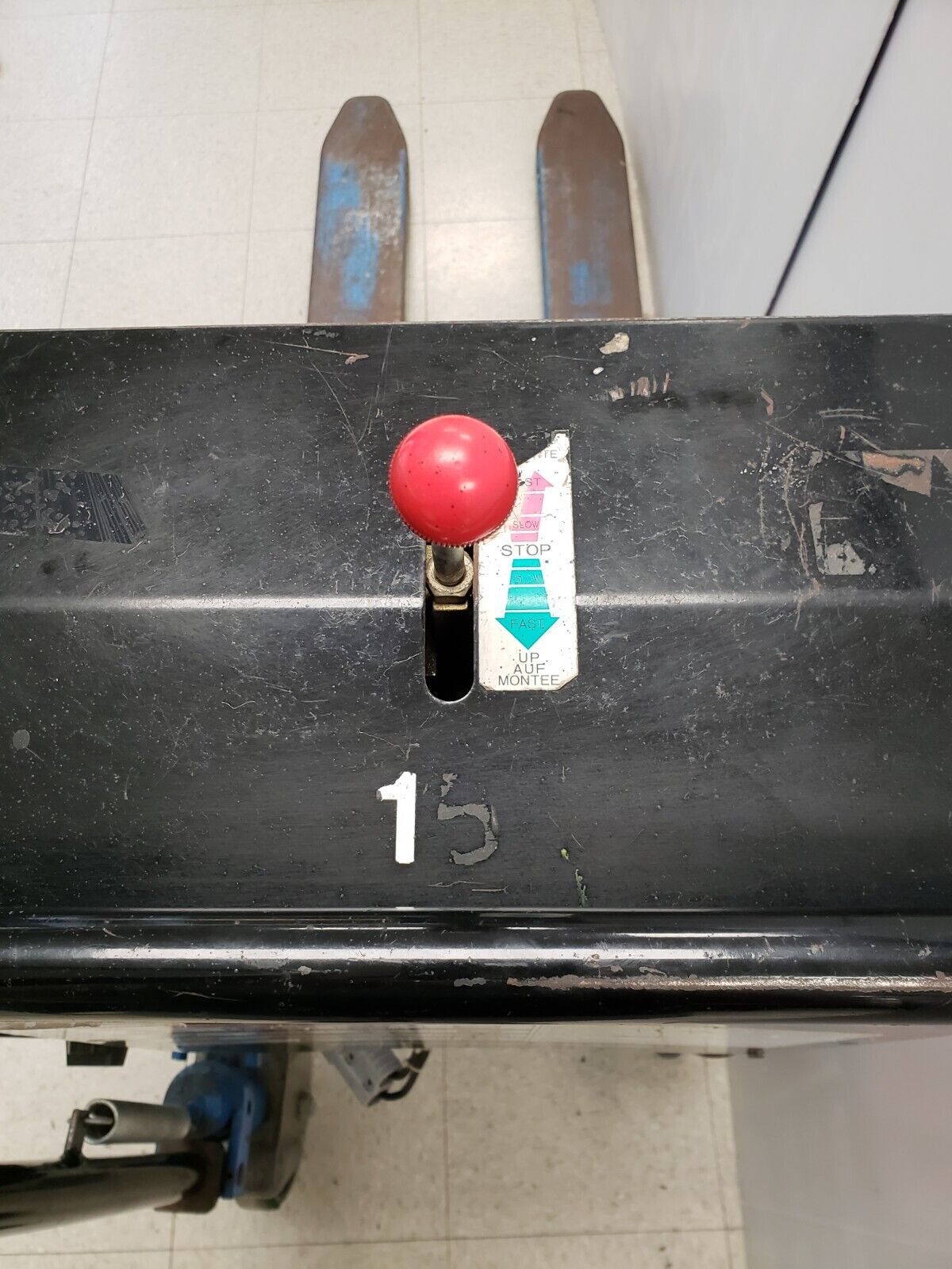 (I-33787) Bishamon LV100E Fork Lift