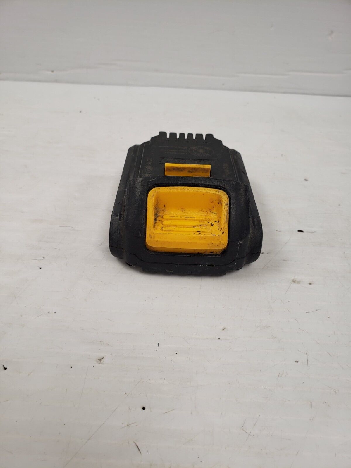 (63441-3) Dewalt DCB207 Battery