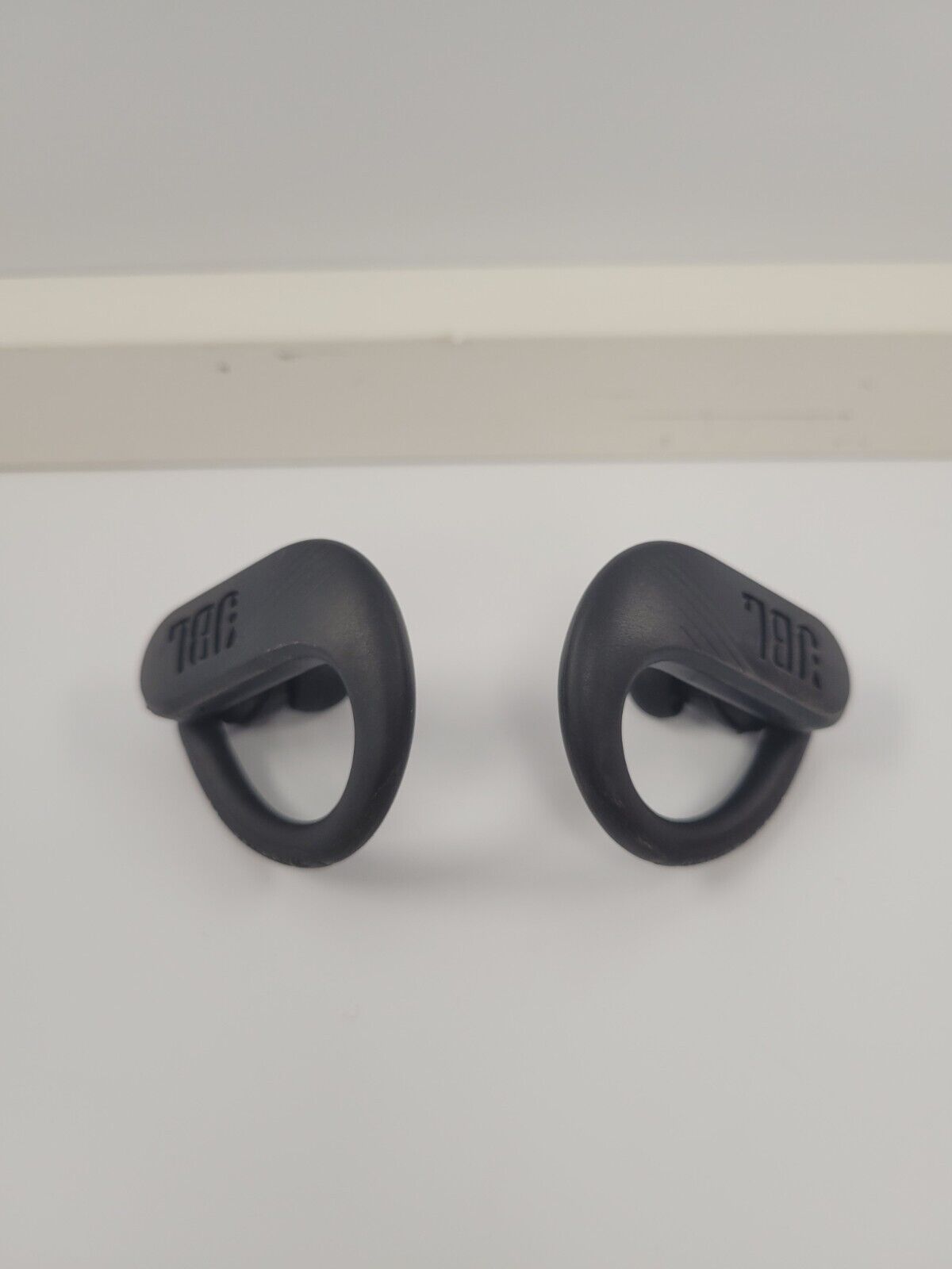 (69687-1) JBL Power Hook Earbuds