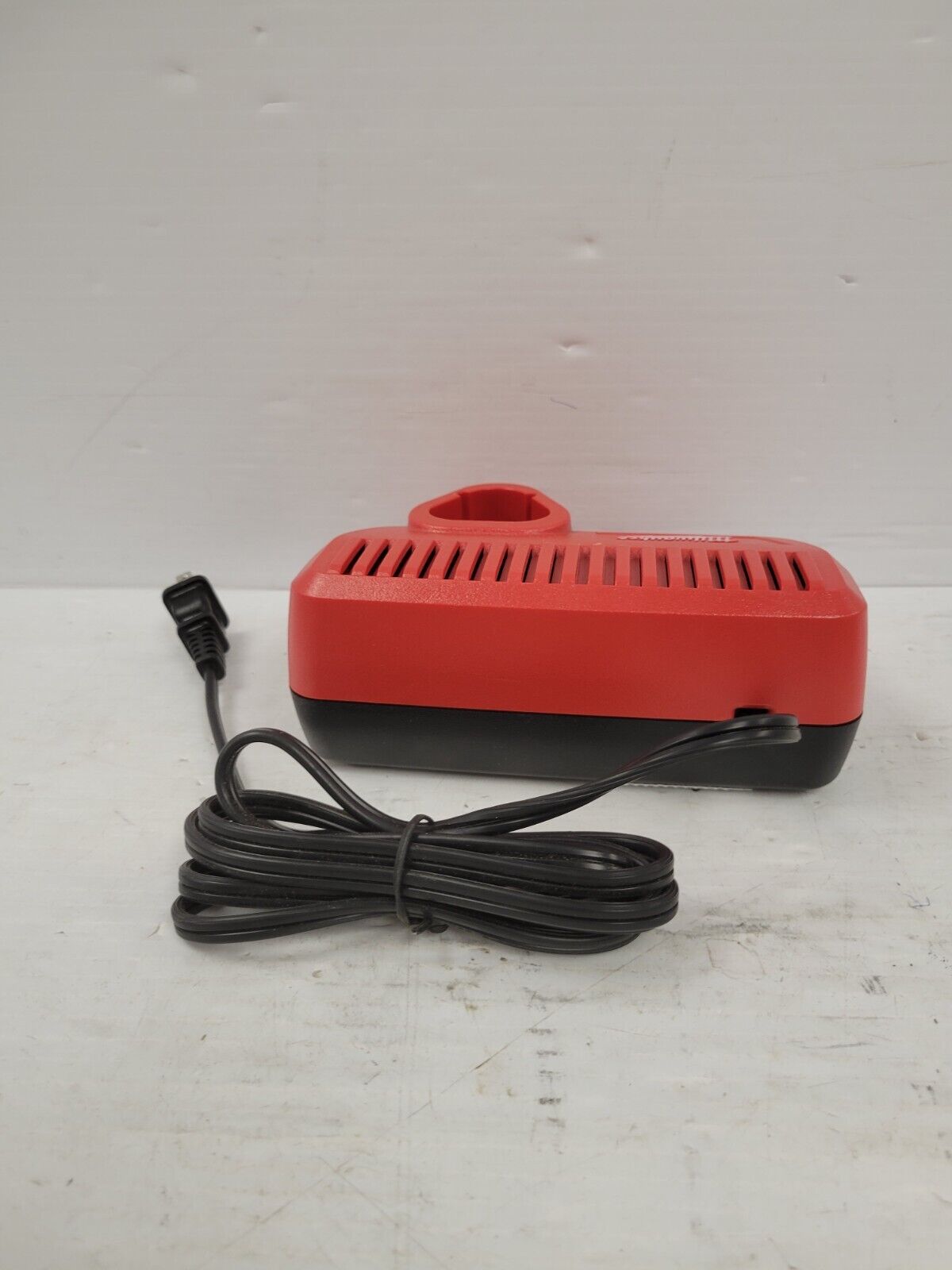 (63228-1) Milwaukee 48-59-2401 Charger