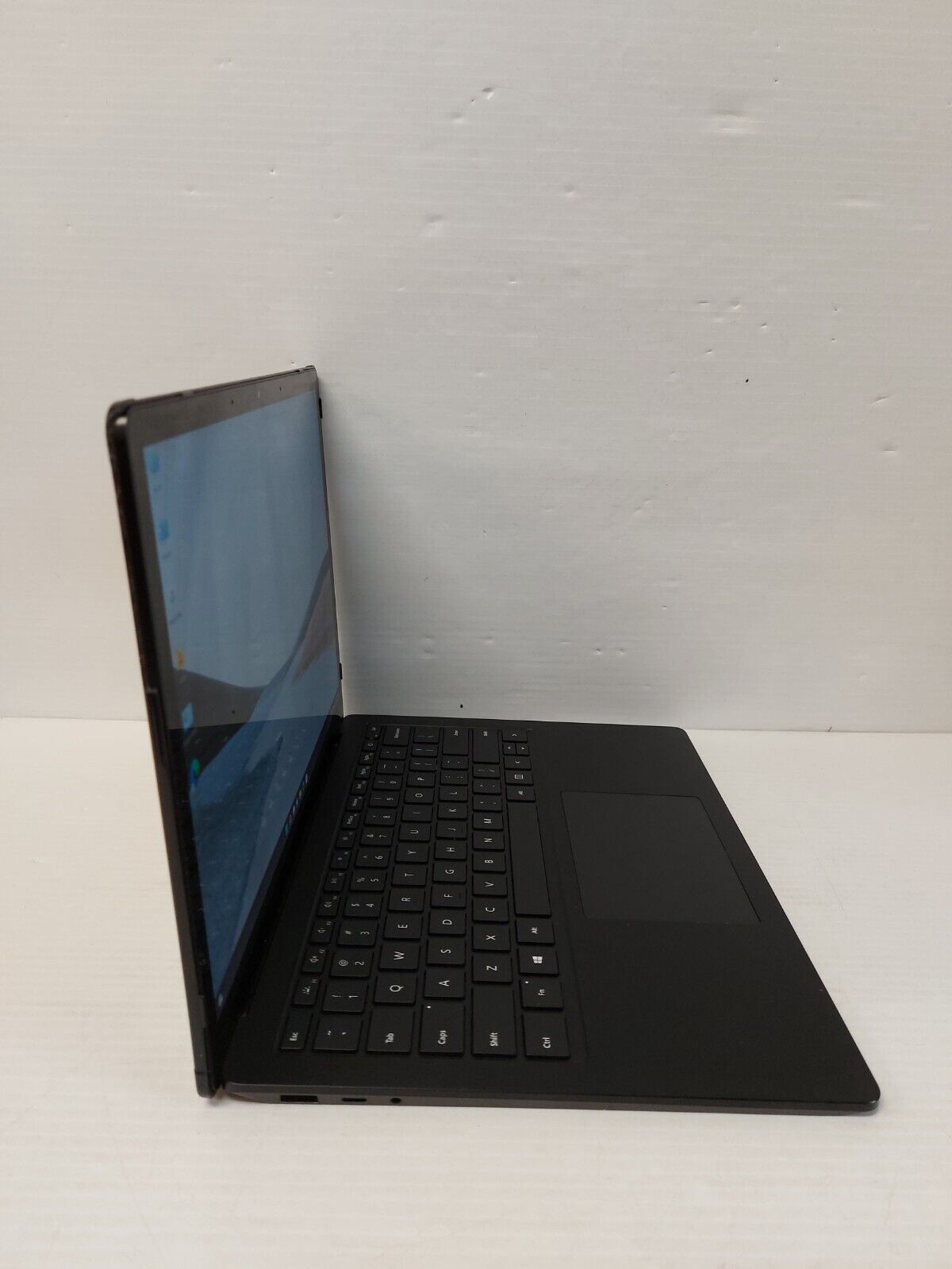 (N74540-1) Microsoft 1868 Laptop