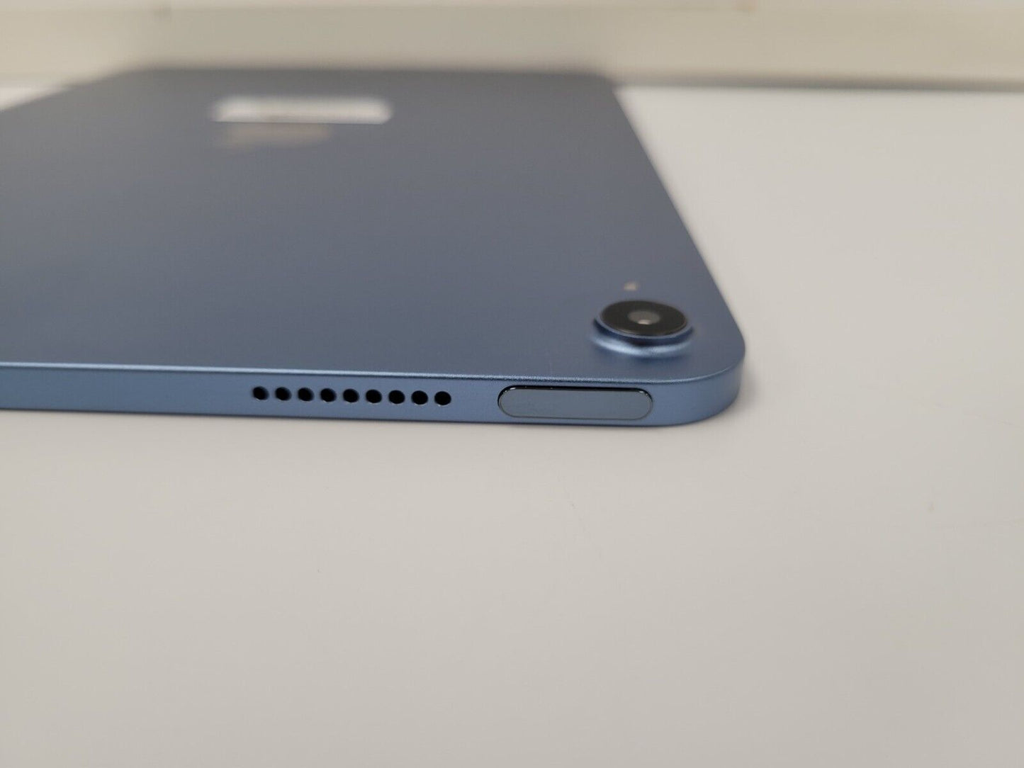(69249-1) Apple iPad Air 5th Gen MM9N3VC/A - 256Gb