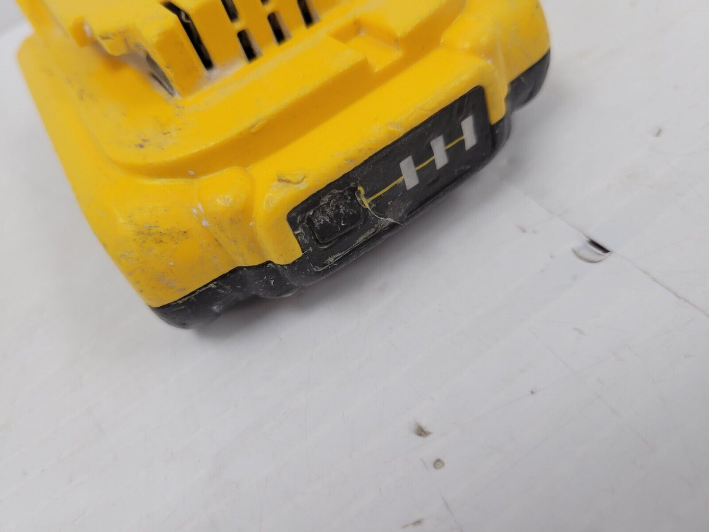 (66196-2) Dewalt DCB 203 Battery-2.0Ah