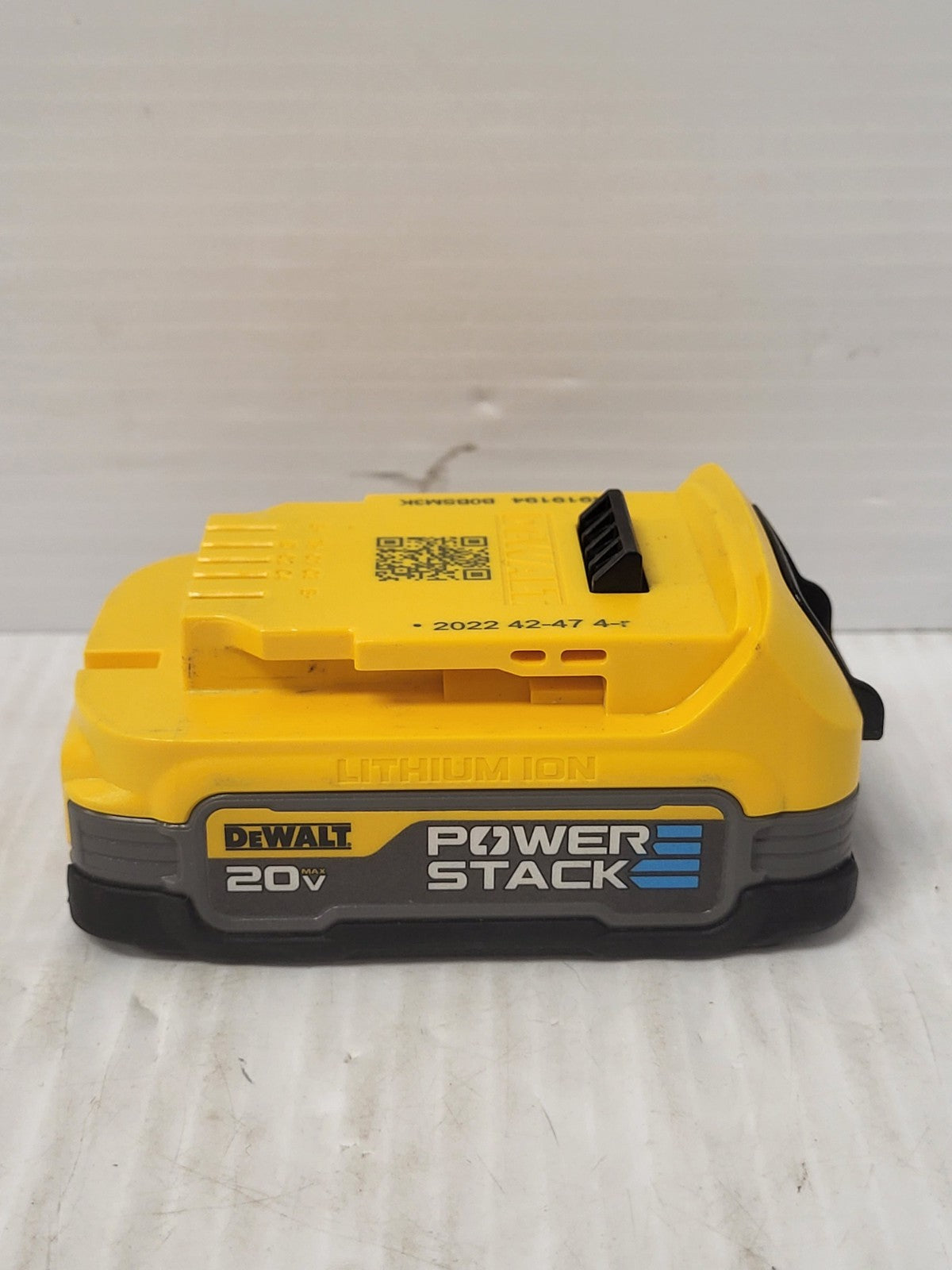 47064912
