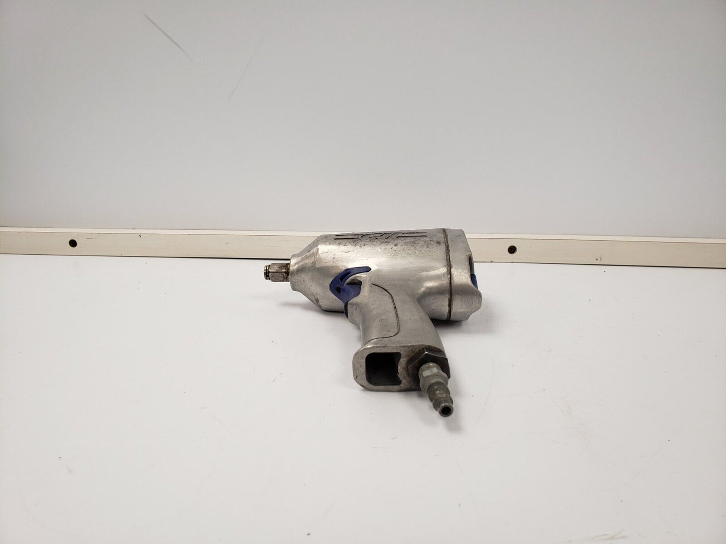 (70184-2) Campbell Hausfeld TL1102 Impact Wrench
