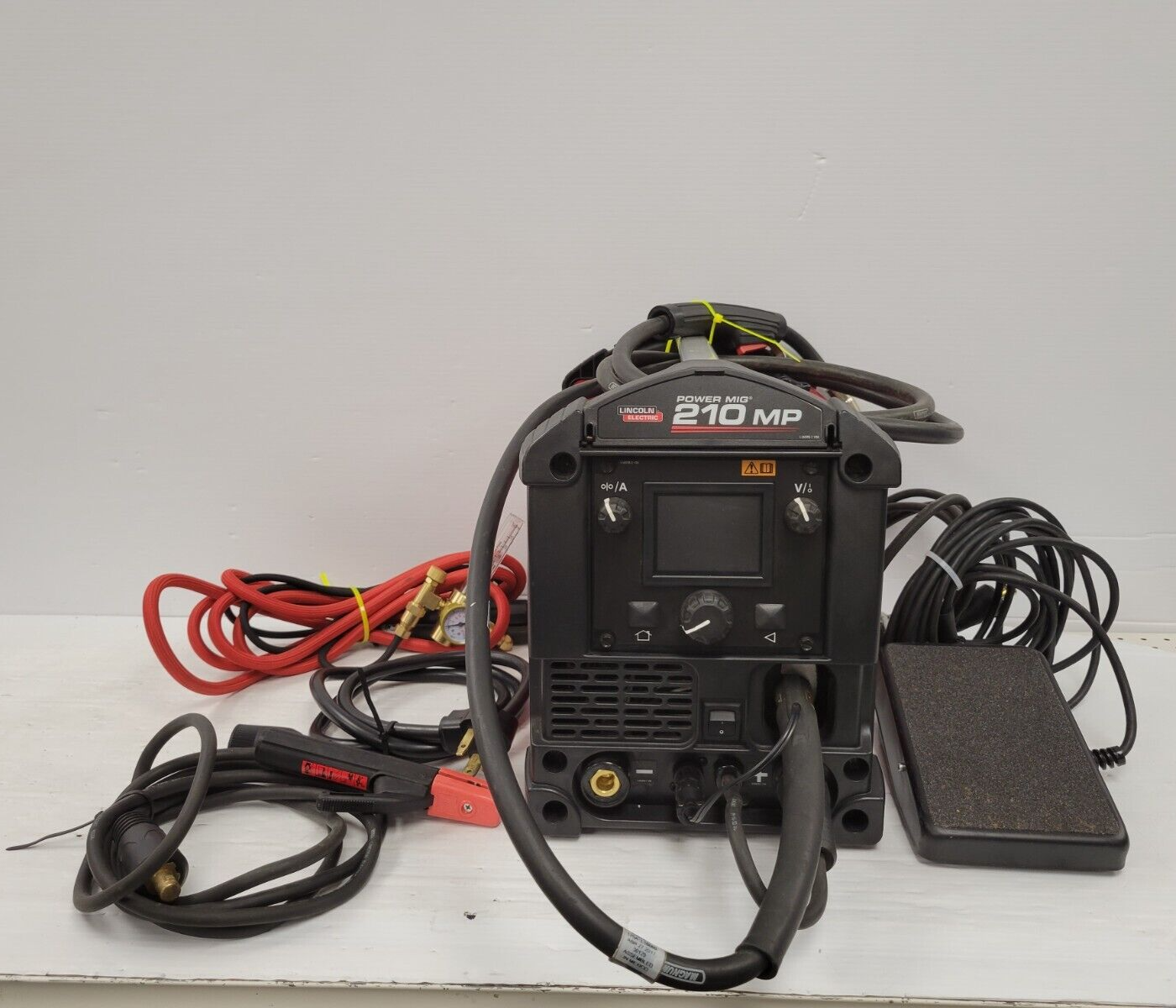 (60795-1) Lincoln Electric 210MP Welder