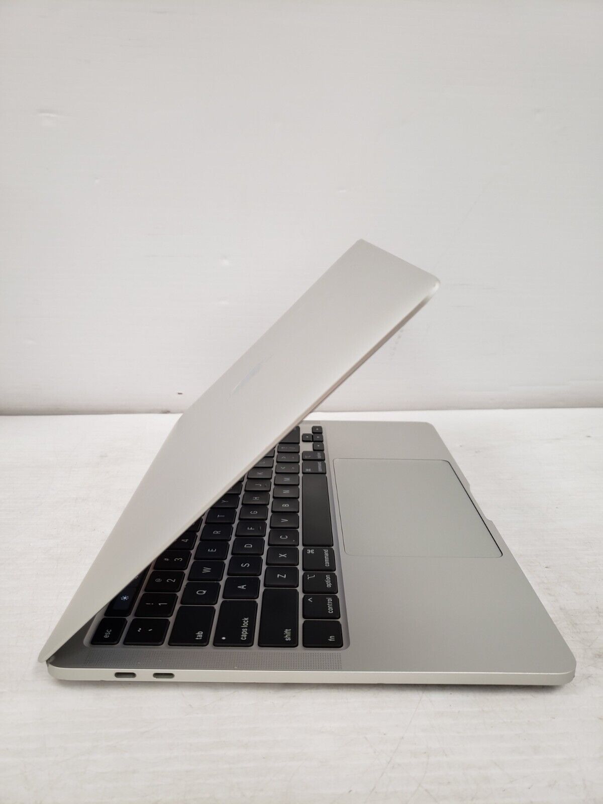 (43685-1) Apple (2020) A2251 Laptop