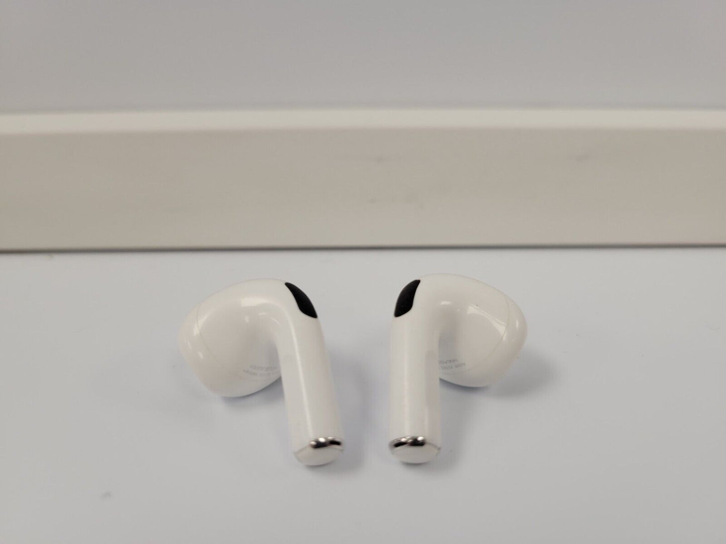 (67649-1) Apple A2566 AirPods