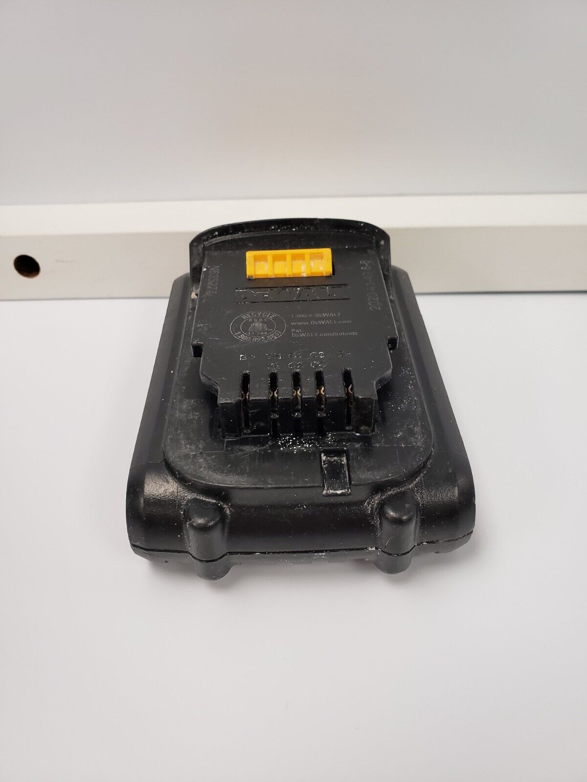 (I-36241) Dewalt DCB201 Battery-1.5 Ah