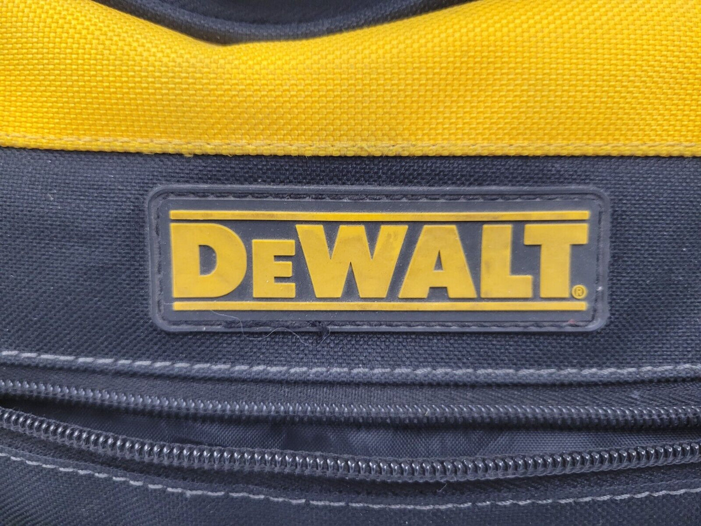 (65132-1) Dewalt 1 Zipper Tool Bag