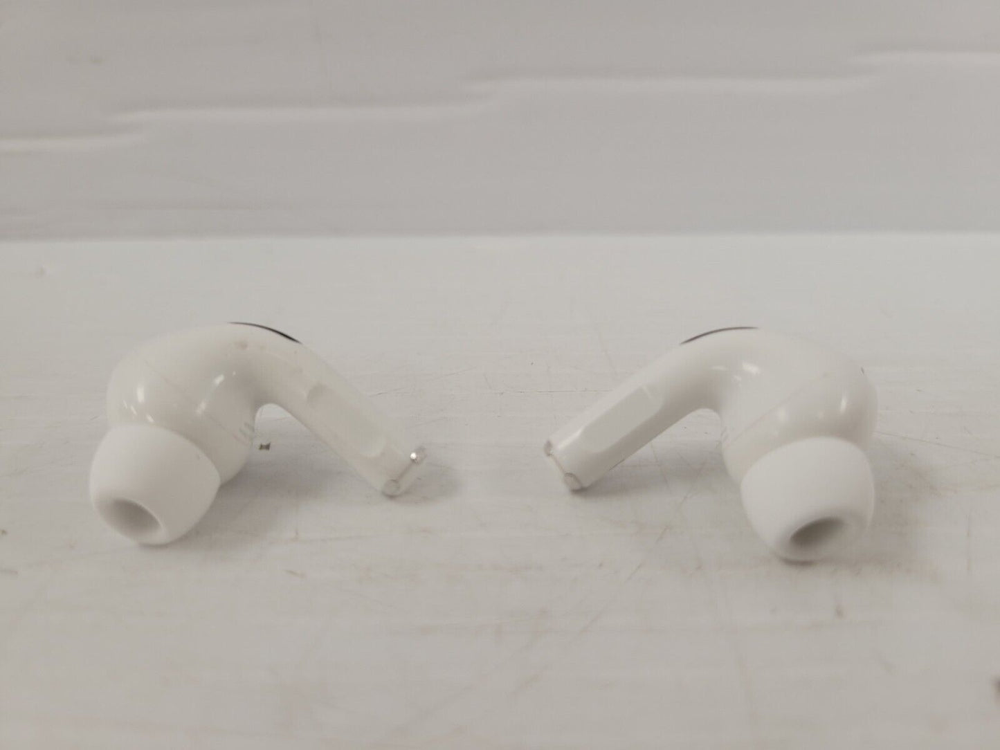 (63126-1) Apple A2968 Air Pods