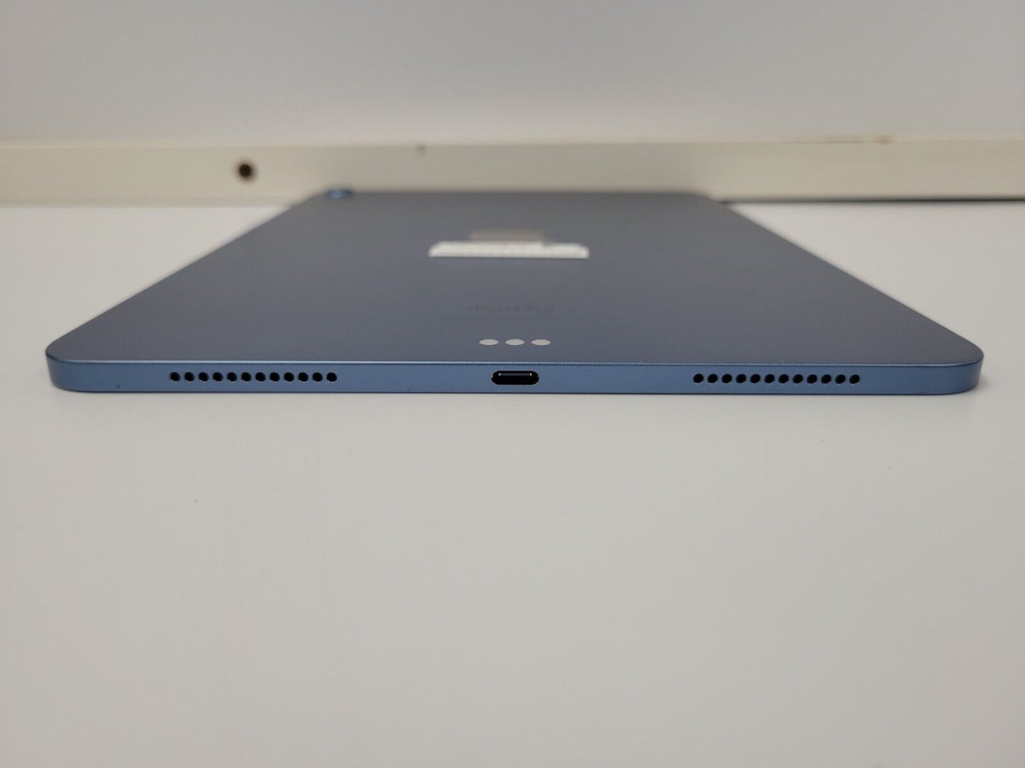 (69249-1) Apple iPad Air 5th Gen MM9N3VC/A - 256Gb