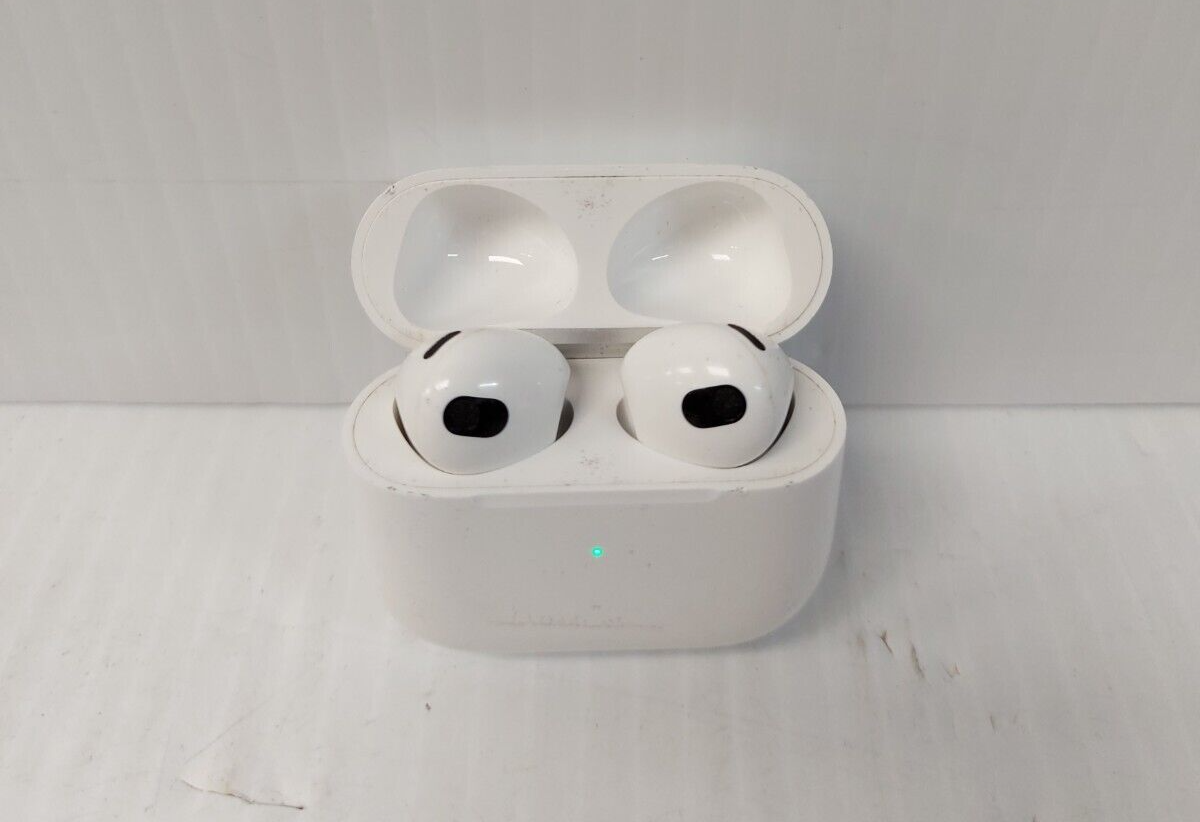 (N83956-1) Apple A2566 3rd Gen Airpods