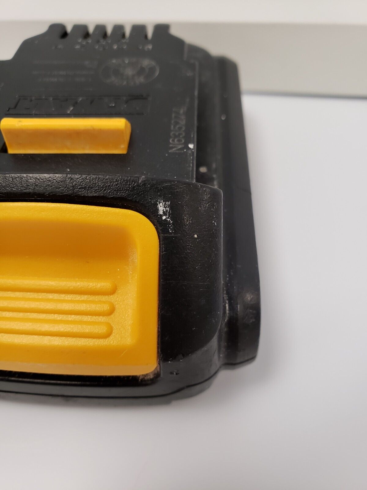 (I-36241) Dewalt DCB201 Battery-1.5 Ah