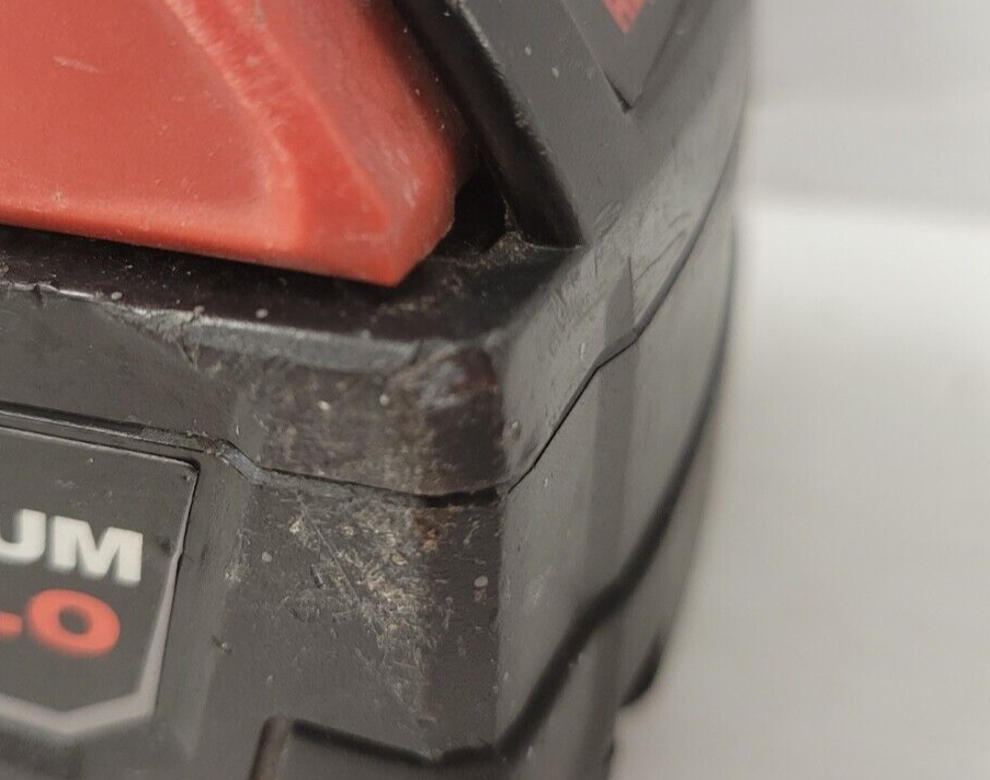 (62373-8) Milwaukee 48-11-1850 Battery