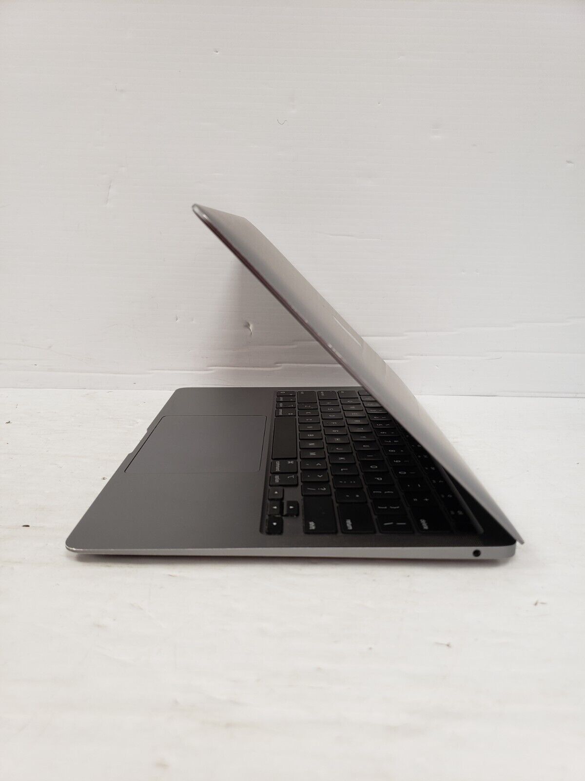 (36440-1) Apple A2337 Laptop (2020)