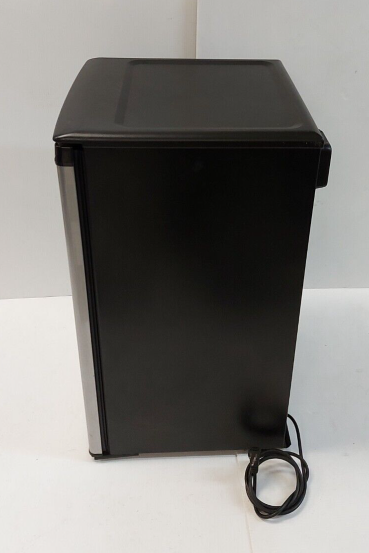 (N82304-1) Whirlpool WAR349BSL Bar Fridge