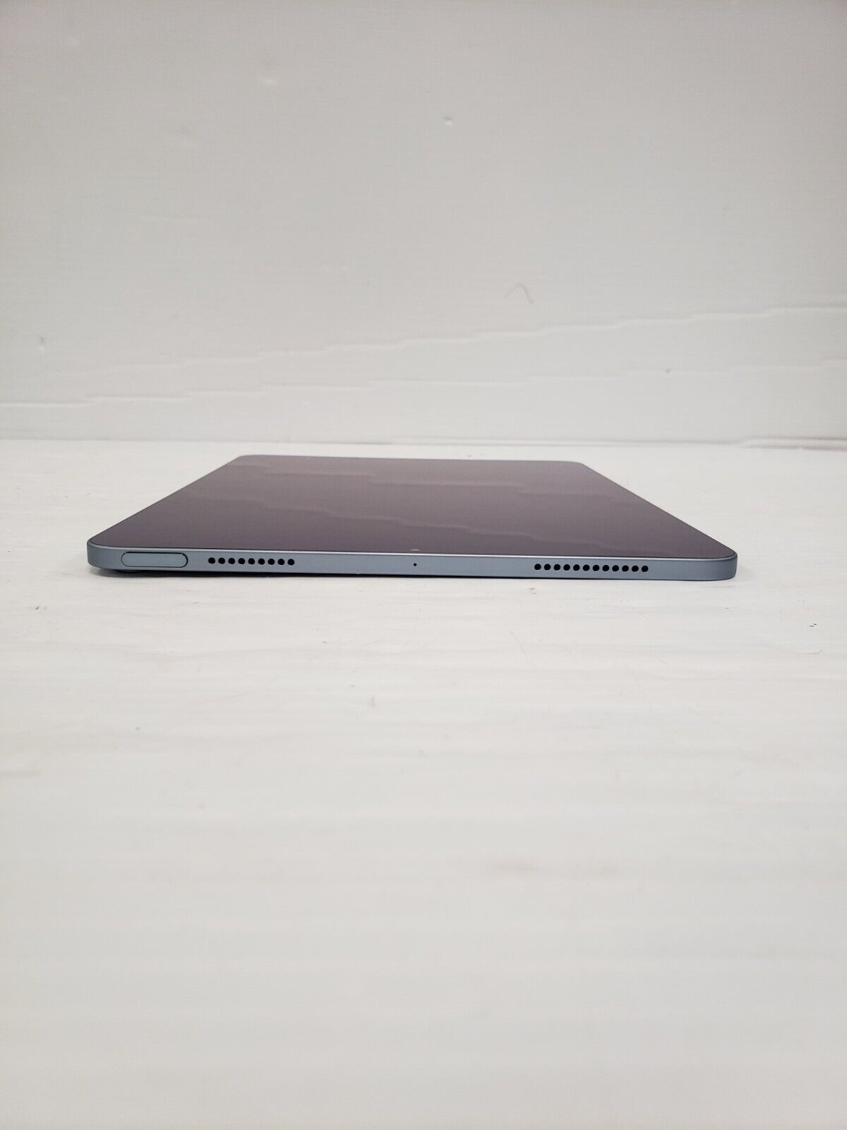 (61782-1) Apple MYFQ2ZP/A iPad Air - 4th Gen - 64GB
