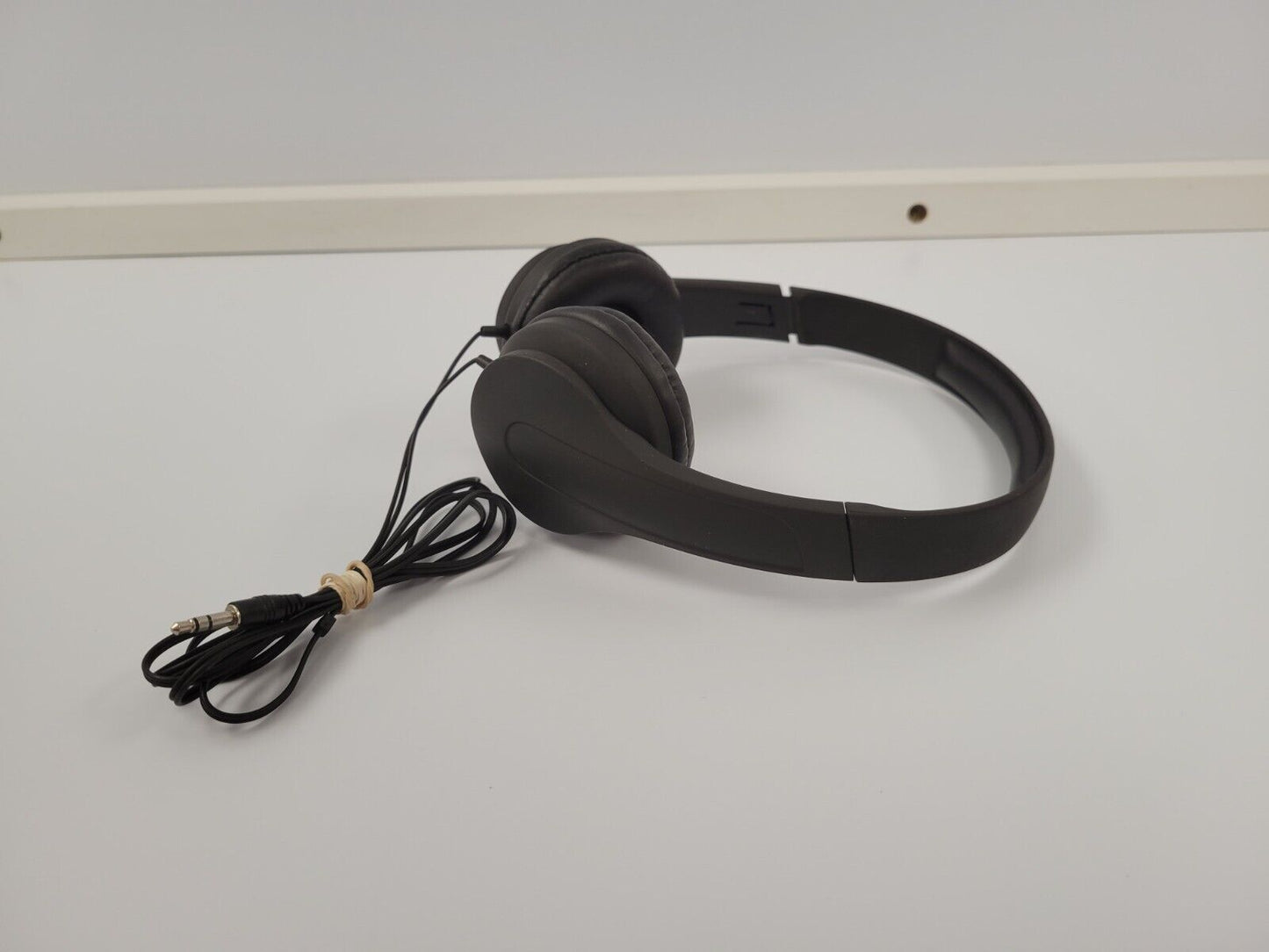 (69332-1) No Name Headphones