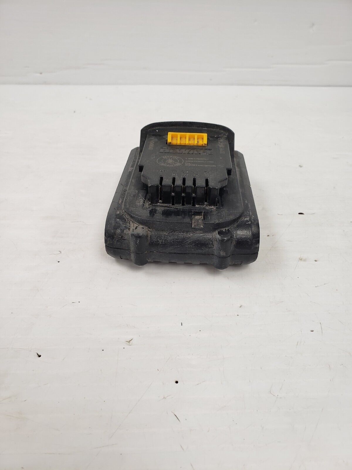 (63441-3) Dewalt DCB207 Battery