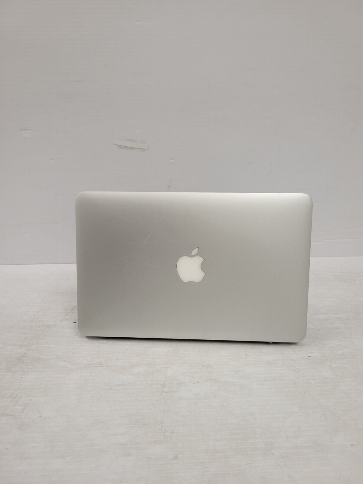 (33817-1) Apple A1485 Laptop