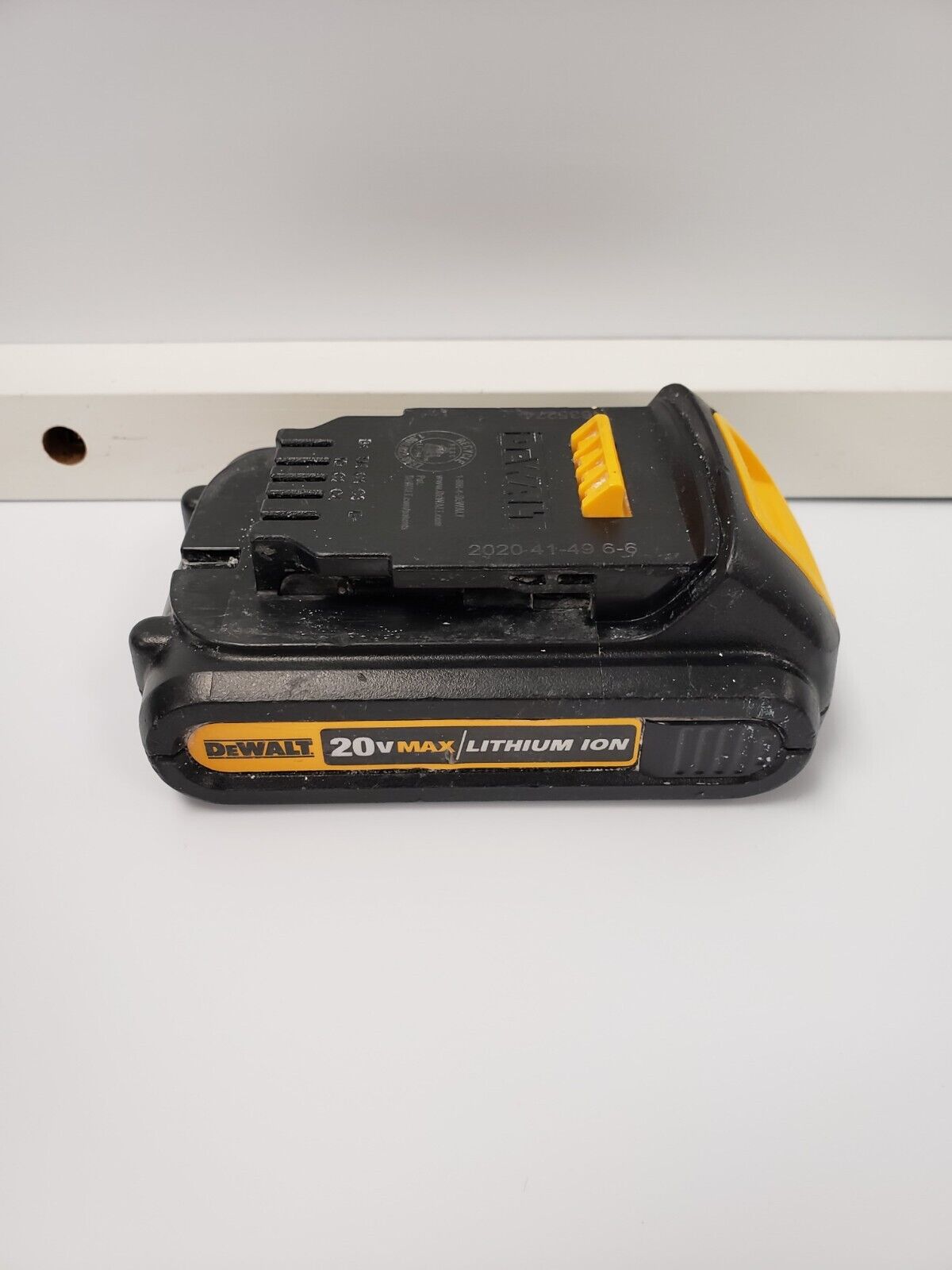 (I-36241) Dewalt DCB201 Battery-1.5 Ah