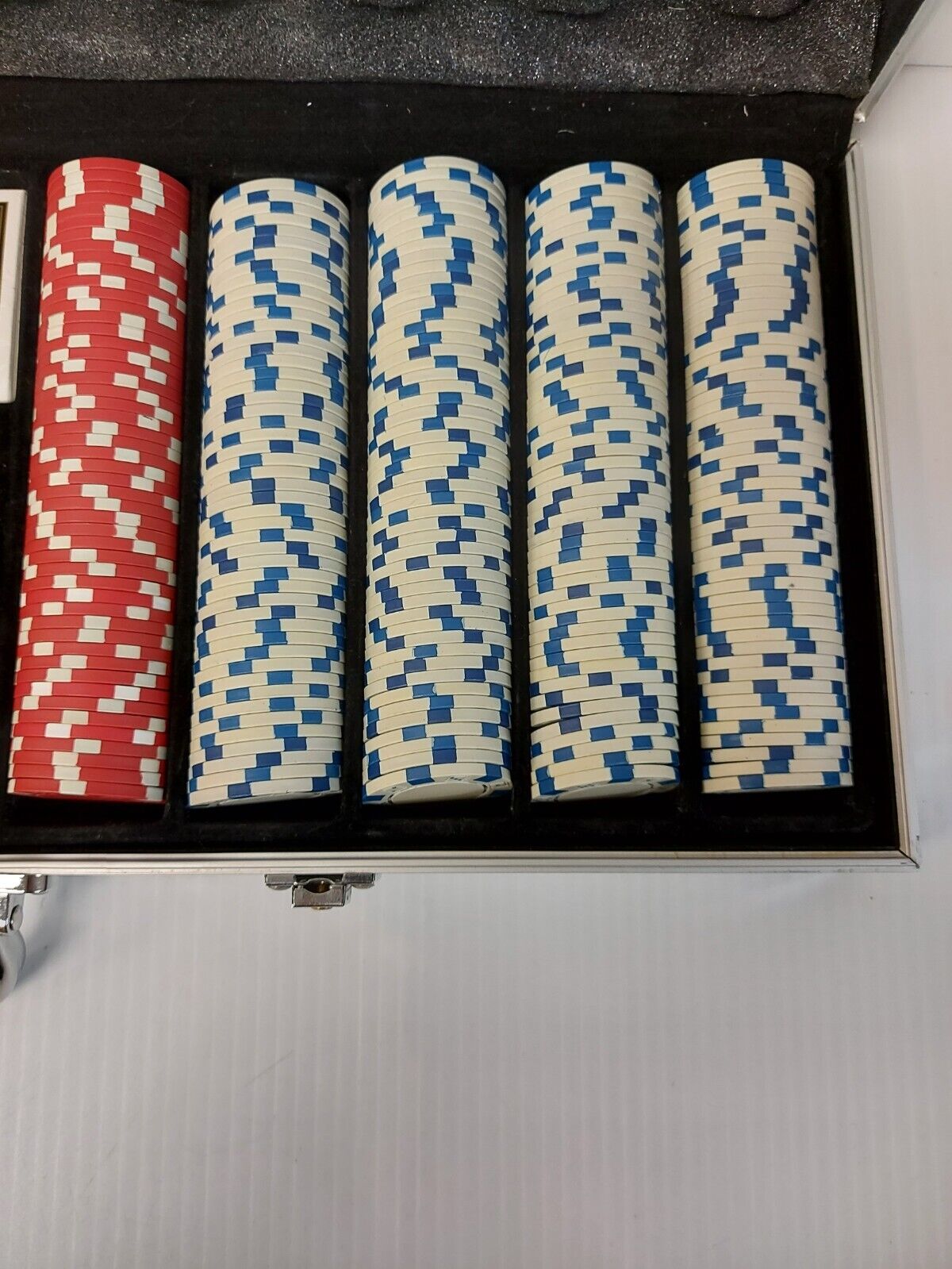(N82359-1) Unbranded 500pc Poker Set