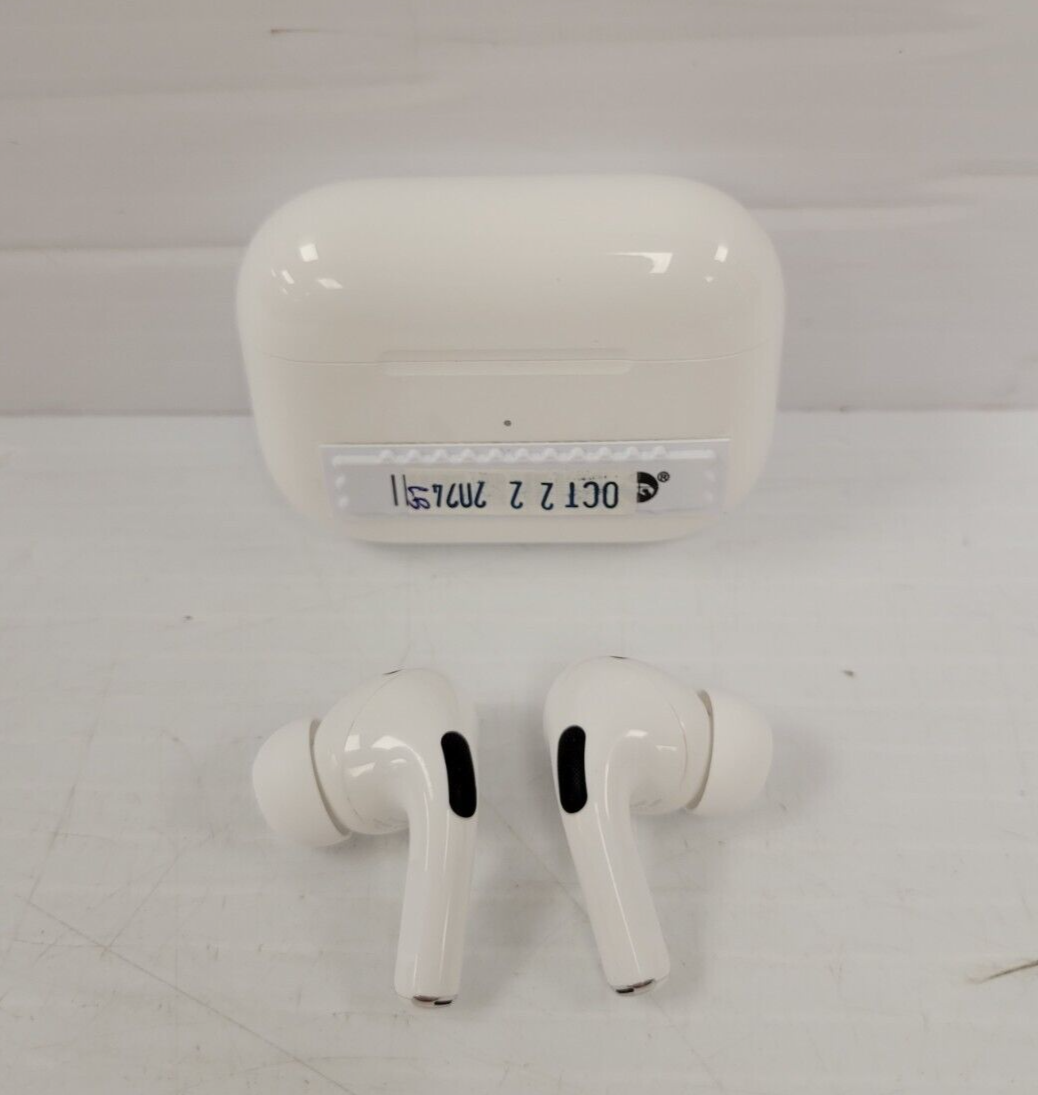 (67590-1) Apple A2968 Air Pods