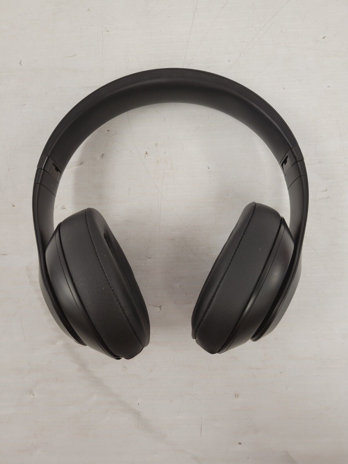 (62337-1) Beats Studio 3 Headphones