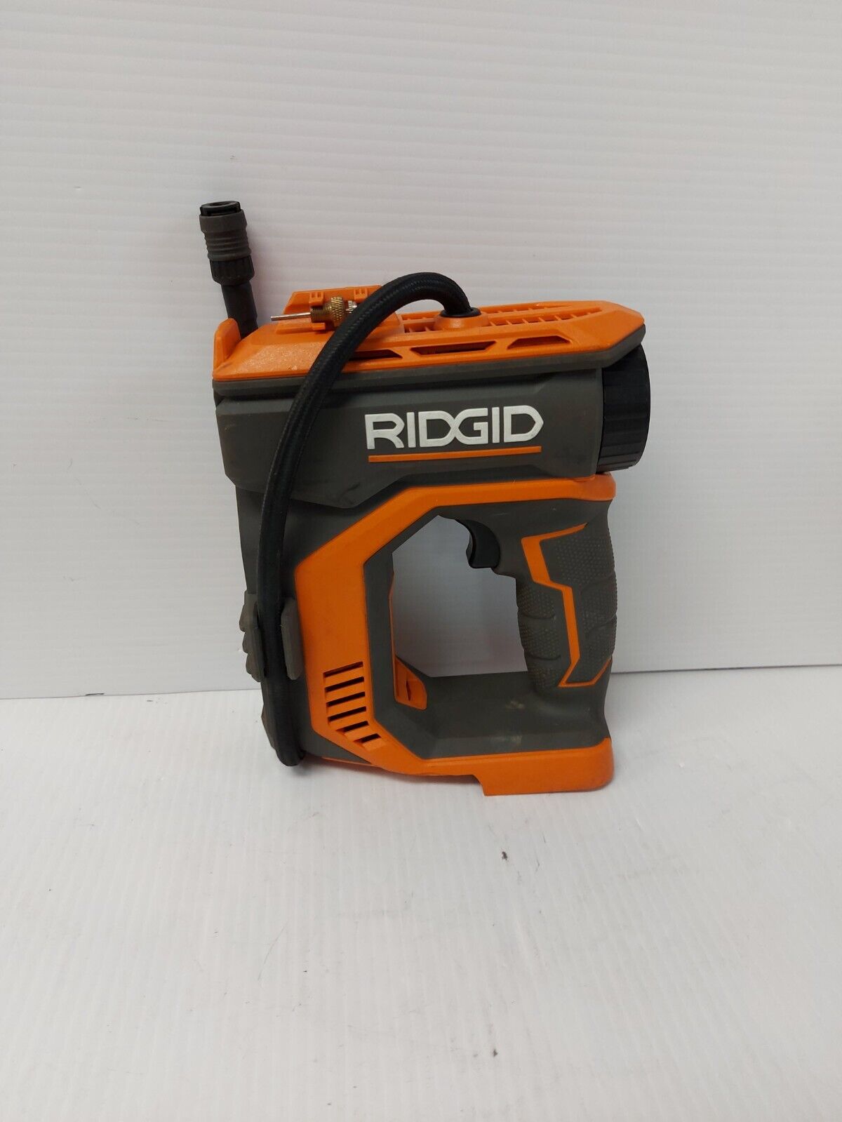 (N85963-1) Ridgid R87044 Tire Pump