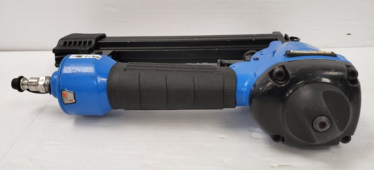 (57321-2) Agrafeuse pneumatique Mastercraft 058-8132-2