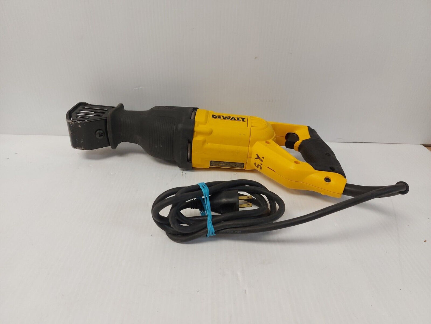 (N83393-2) Dewalt DWE305 Reciprocating Saw
