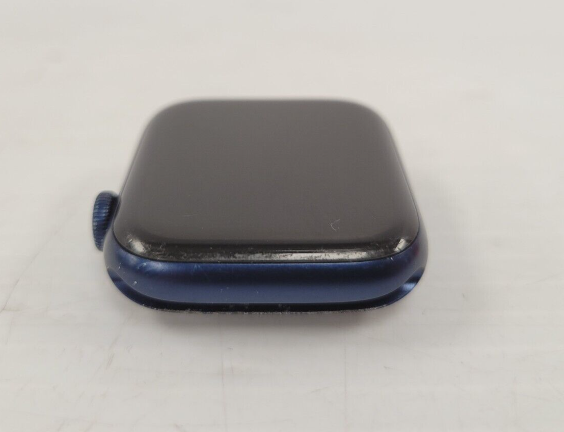 (48911-1) Apple A2295 Series 6 Smart Watch