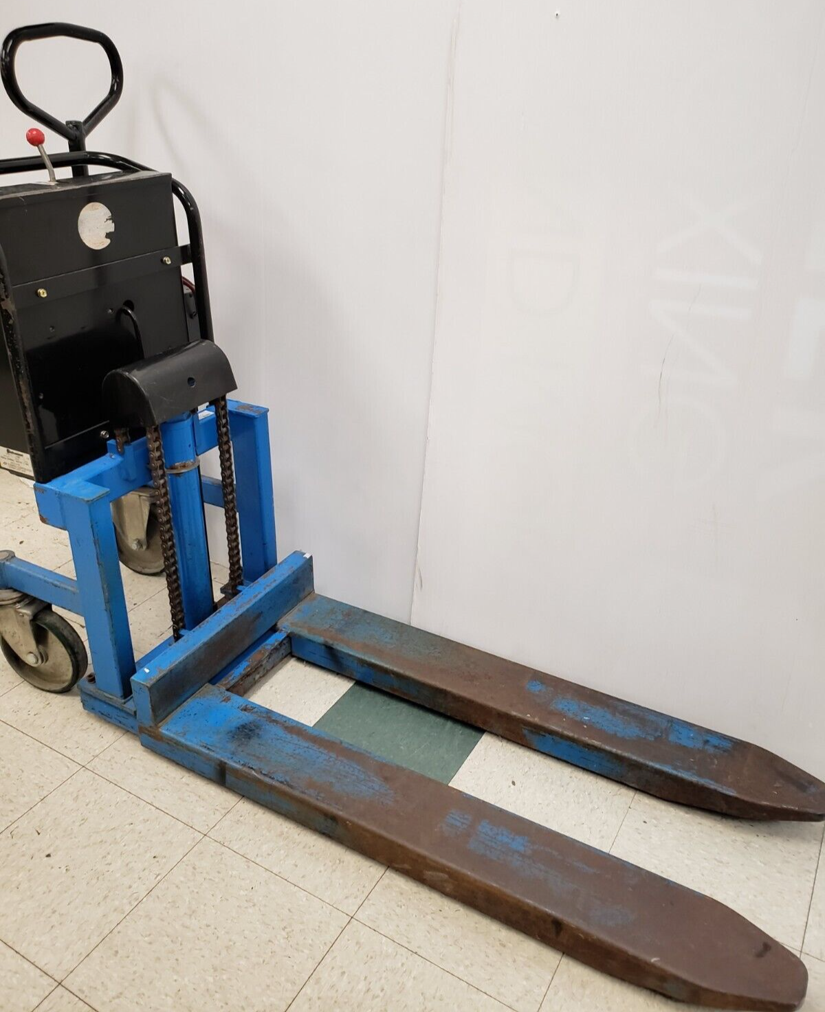 (I-33787) Bishamon LV100E Fork Lift