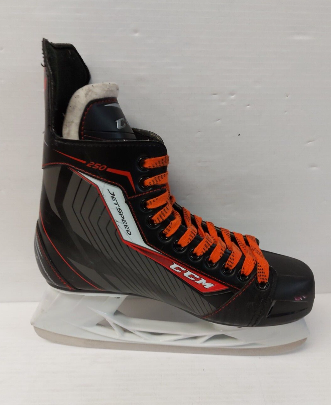 (N81871-1) CCM Jet Speed Sz: 8 Hockey Skates